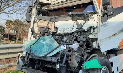 Tragedia A4, tamponamento tra mezzi pesanti: morto un camionista