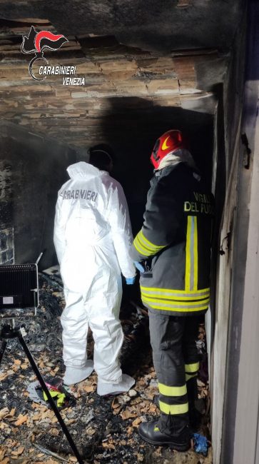 Esplosione con incendio a Spinea, la vittima è un 44enne: soffriva di un forte stato depressivo