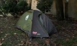 Turista tedesco ubriaco piazza la tenda e campeggia in centro a Venezia