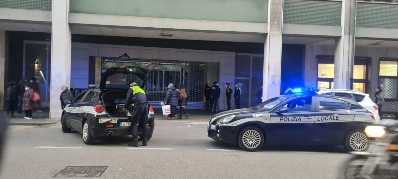 Le foto dell’arresto di uno spacciatore di eroina a Mestre