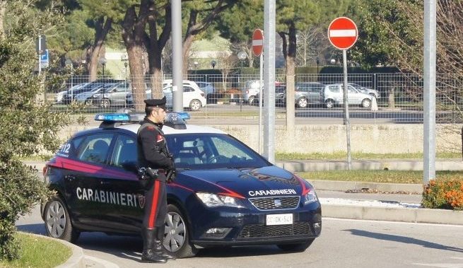 E’ ai domiciliari ma beve e litiga coi familiari: torna in carcere
