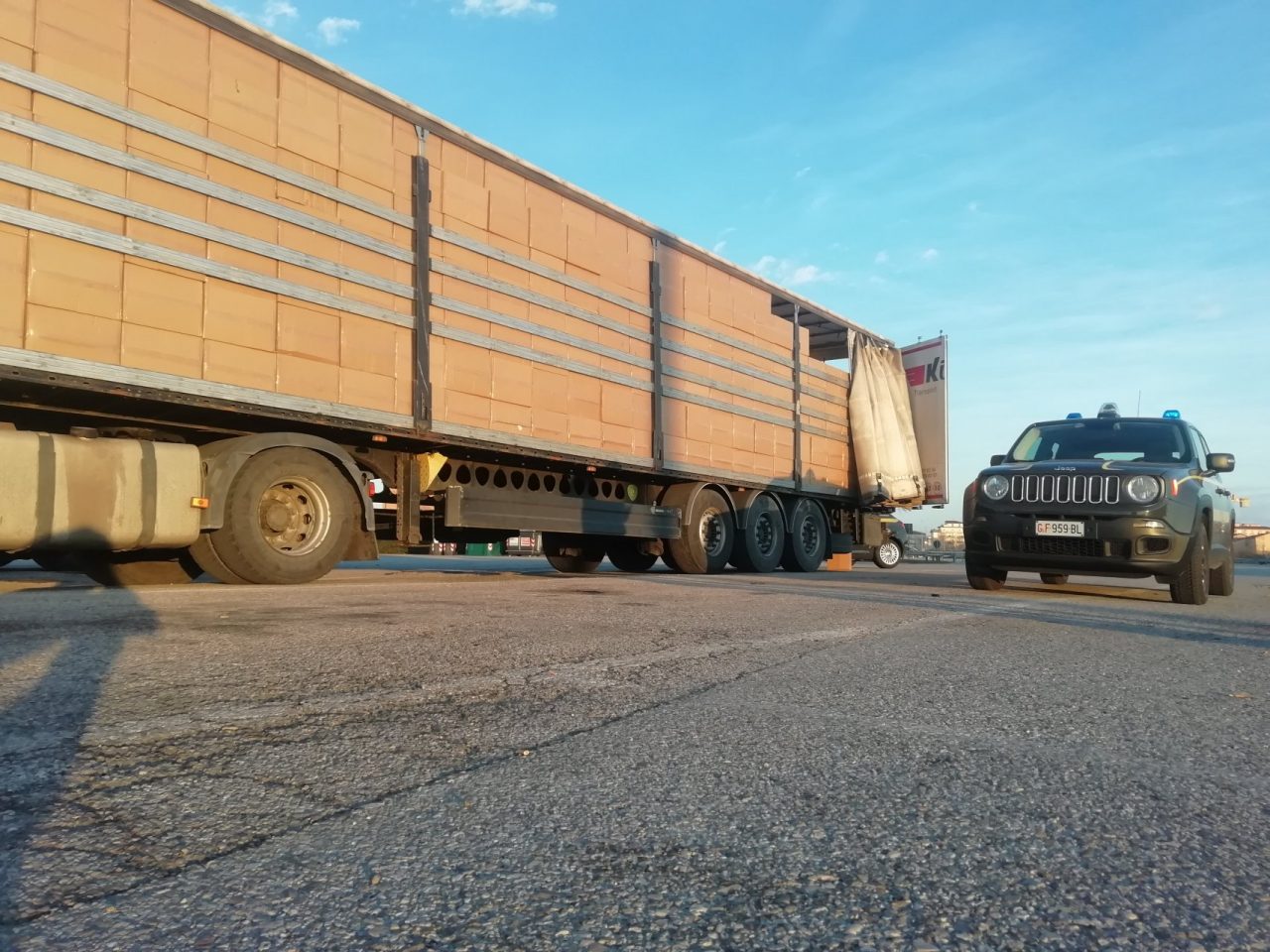 Maxi sequestro di mascherine chirurgiche contraffatte