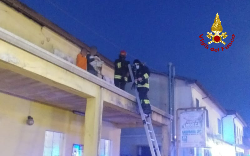 Incendio bar a Campolongo Maggiore: salvati i gestori e un lattante