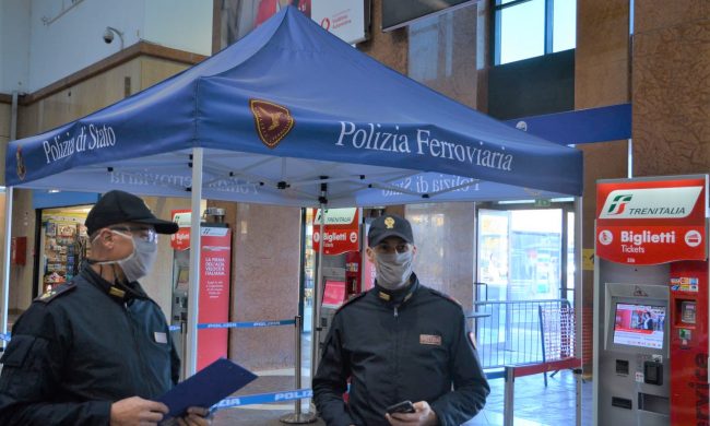 Parte da Venezia in treno senza mascherina e pretende di viaggiare fino a Milano