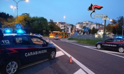 "Incappucciano" un anziano e lo fanno cadere per rapinarlo: arrestati tre balordi