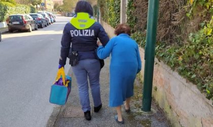 Anziana in stato confusionale si allontana da casa, salvata dalla Polizia