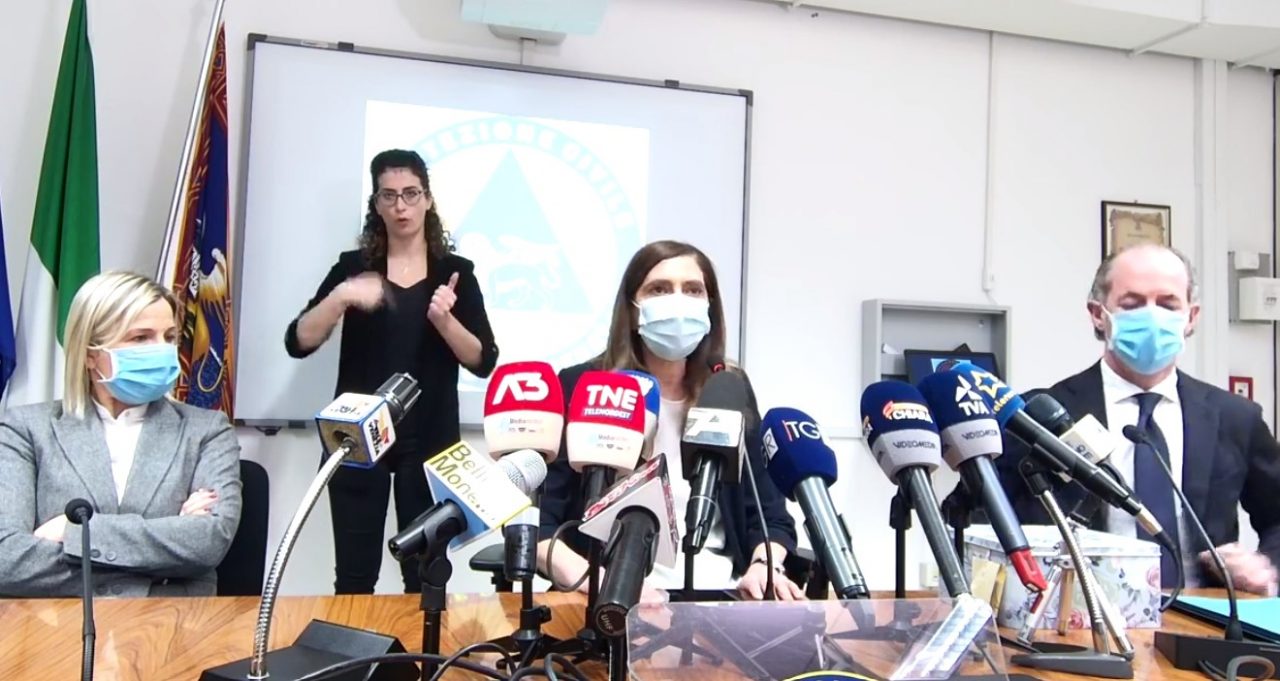 Covid, risultati sorprendenti con le monoclonali. L’esperta Tacconelli: “Ora abbiamo armi per vincere” | +1917 positivi | Dati 19 marzo 2021