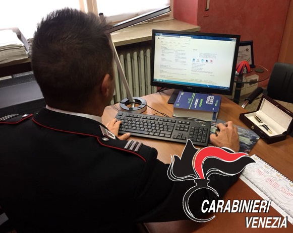 “Dammi i soldi o pubblico le tue foto hot sul web”, veneziano ricatta via chat una giovane milanese
