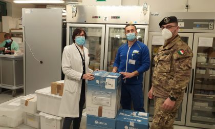 Poste Italiane consegna i vaccini AstraZeneca insieme all'Esercito Italiano
