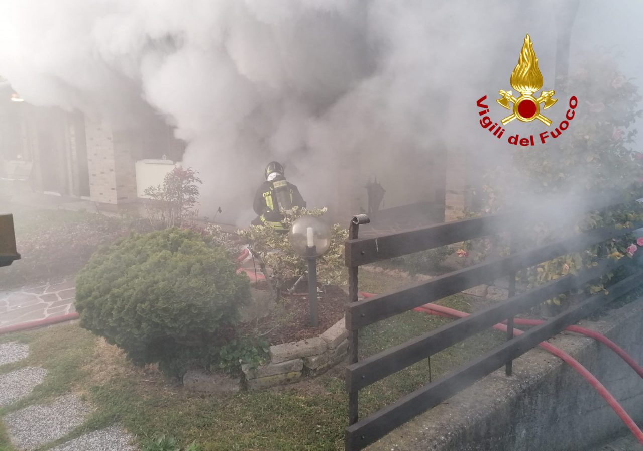 Le foto dell’incendio del seminterrato a Cazzago di Pianiga