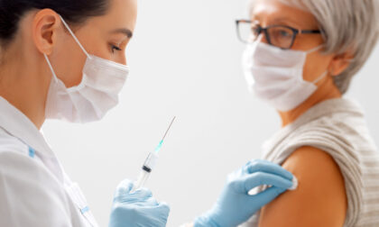 Terza dose agli over 80 in Veneto: aperte le prenotazioni sul portale regionale