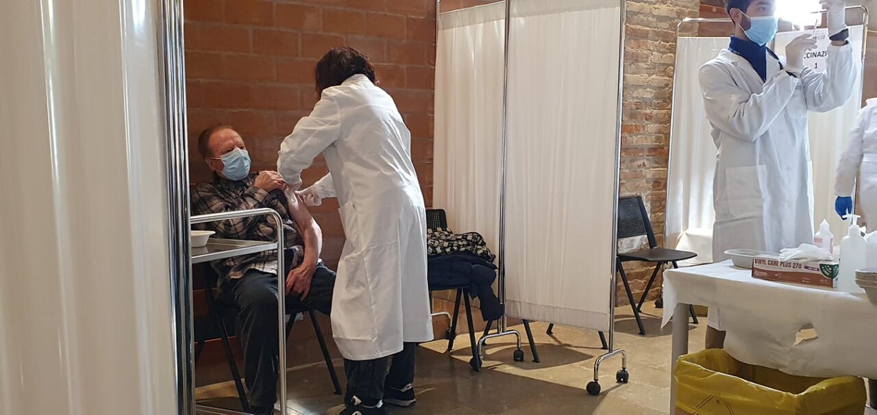Navette ogni 15 minuti per il centro vaccinale PalaExpo