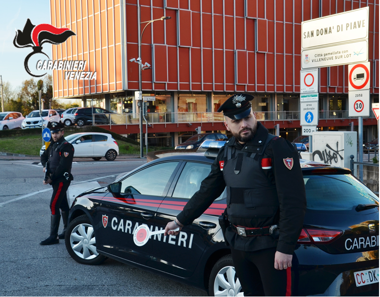 Coprifuoco violato sfrecciando all’impazzata con l’auto rubata: minorenne denunciato