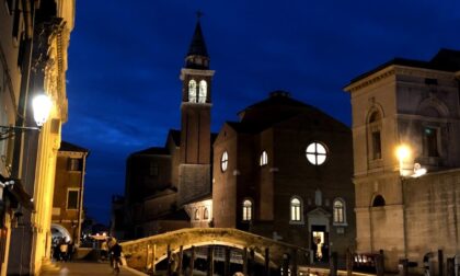 Molesta il Vescovo di Chioggia, in manette un 21enne