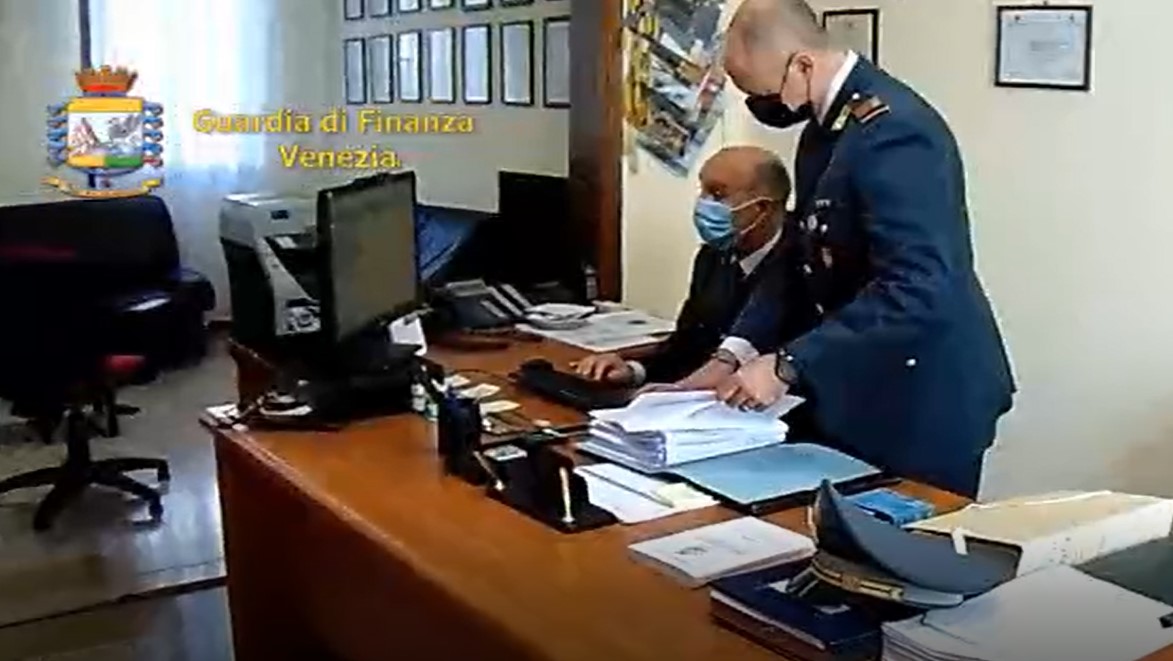 Maxi frode all’Iva nei prodotti petroliferi, fatture false per 113 milioni di euro