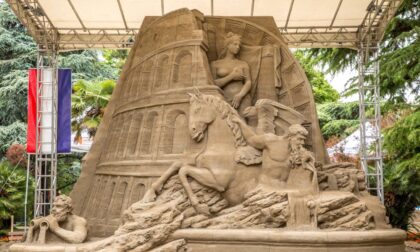 Le incredibili immagini delle opere d'arte realizzate con la sabbia