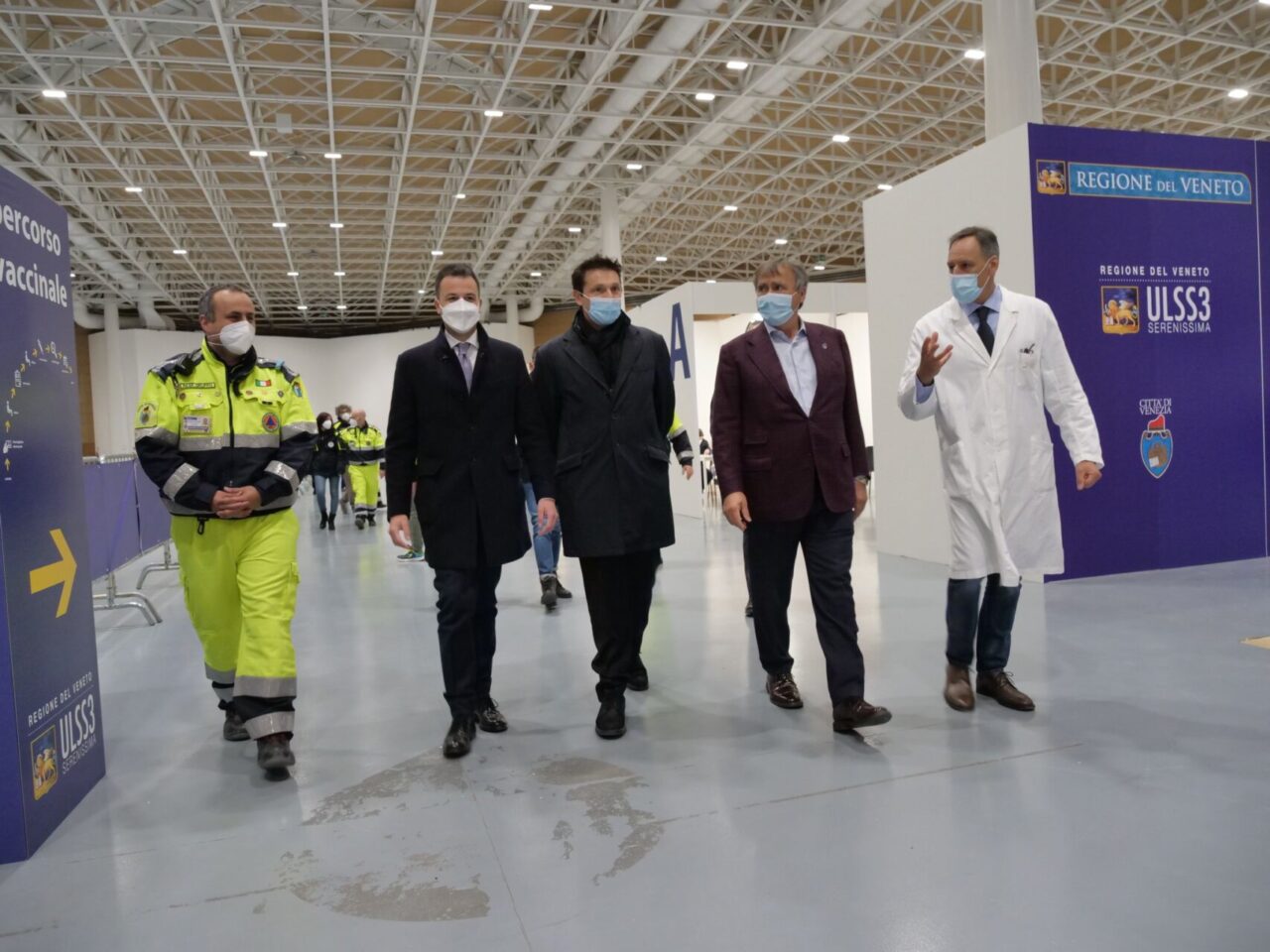 Campagna vaccinale al Pala Expo, video e foto del debutto dell’hub più grande del Veneto