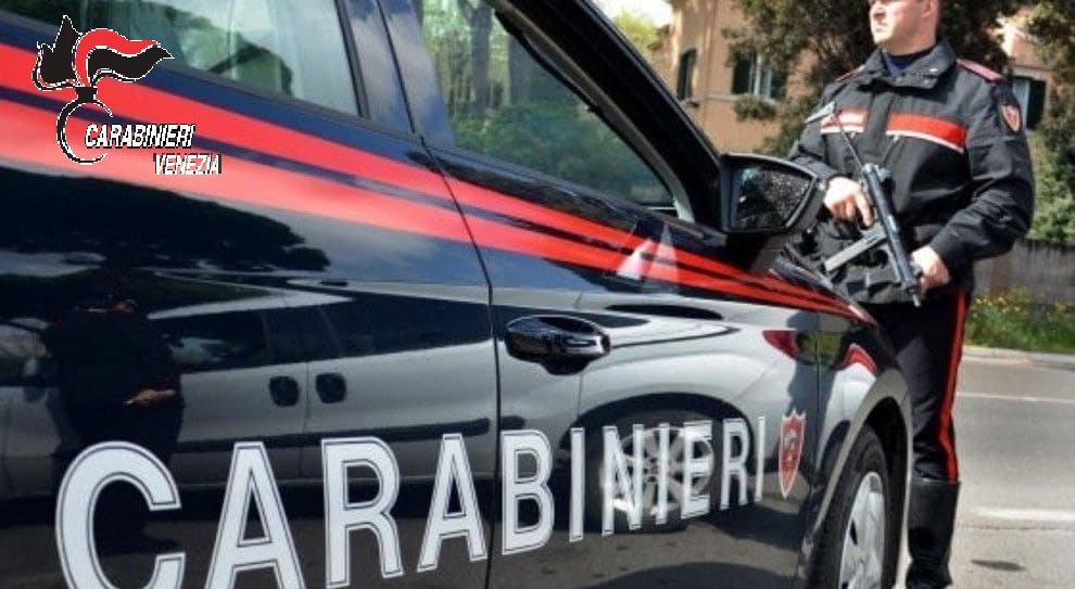 I domiciliari gli “stanno stretti” e lui evade in continuazione: ora è in carcere