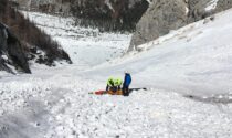 Scivola sulla neve dura e precipita per decine di metri, grave scialpinista di Mestre