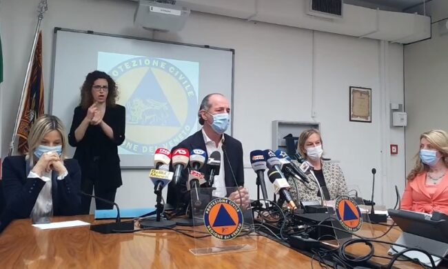 Covid, Zaia: “Variante indiana, due casi sotto osservazione a Venezia” | +848 positivi | Dati 27 aprile 2021