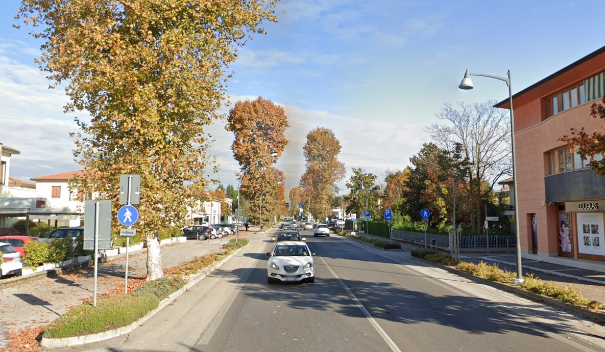 Pirata della strada tampona in auto due veneziani e scappa