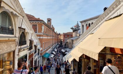 Venezia è gialla, ma movida vietata a Rialto e in altre zone