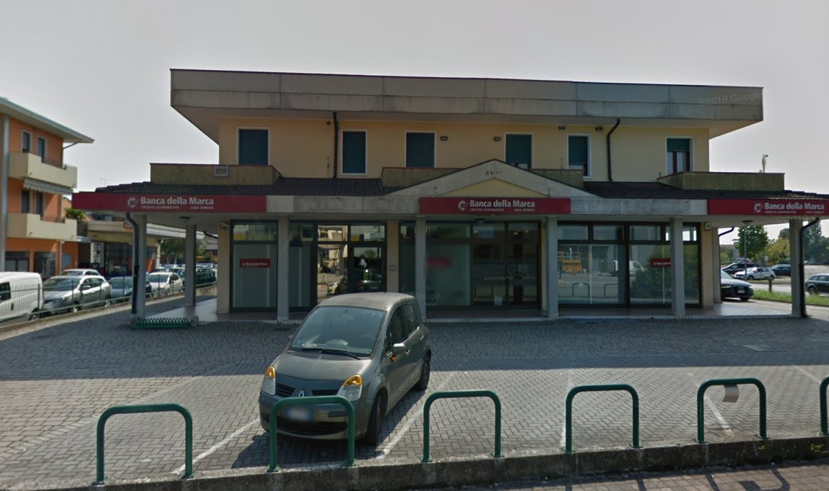 Esplosione nella notte a Quarto d’Altino, i banditi fanno saltare in aria il bancomat