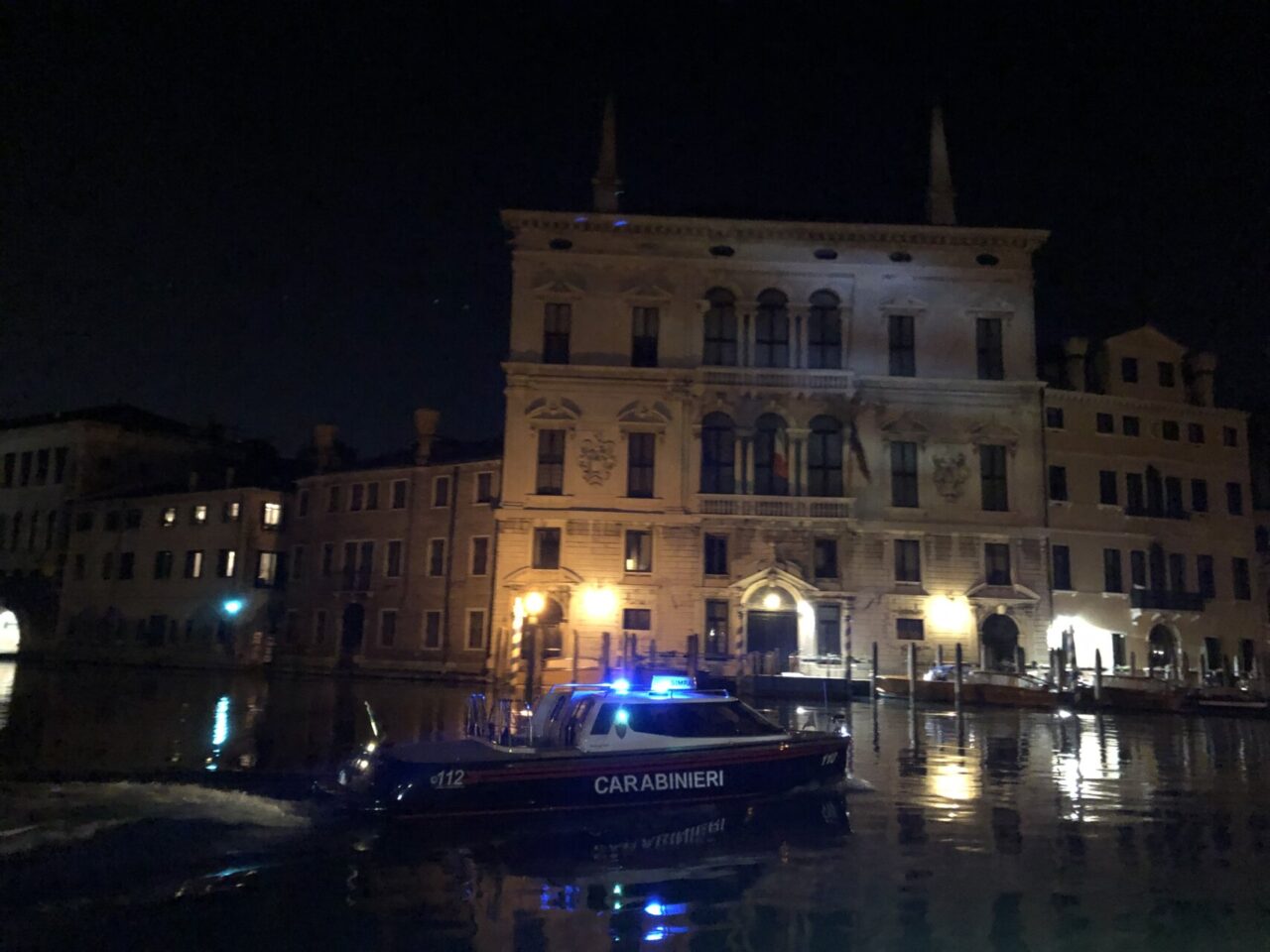 Maxi furto in un palazzo storico di Venezia con bottino da mezzo milione di euro: il video dell’arresto