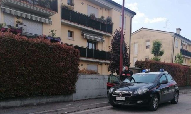 Festino “abusivo” interrotto dai Carabinieri: altro che coprifuoco, al party spuntano pure le armi