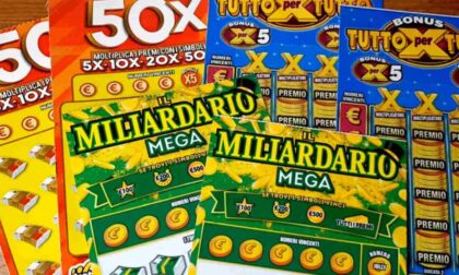 Vince 3 milioni in 20 giorni con due gratta e vinci, ma non ha imbrogliato: è stata solo una fortuna sfacciata