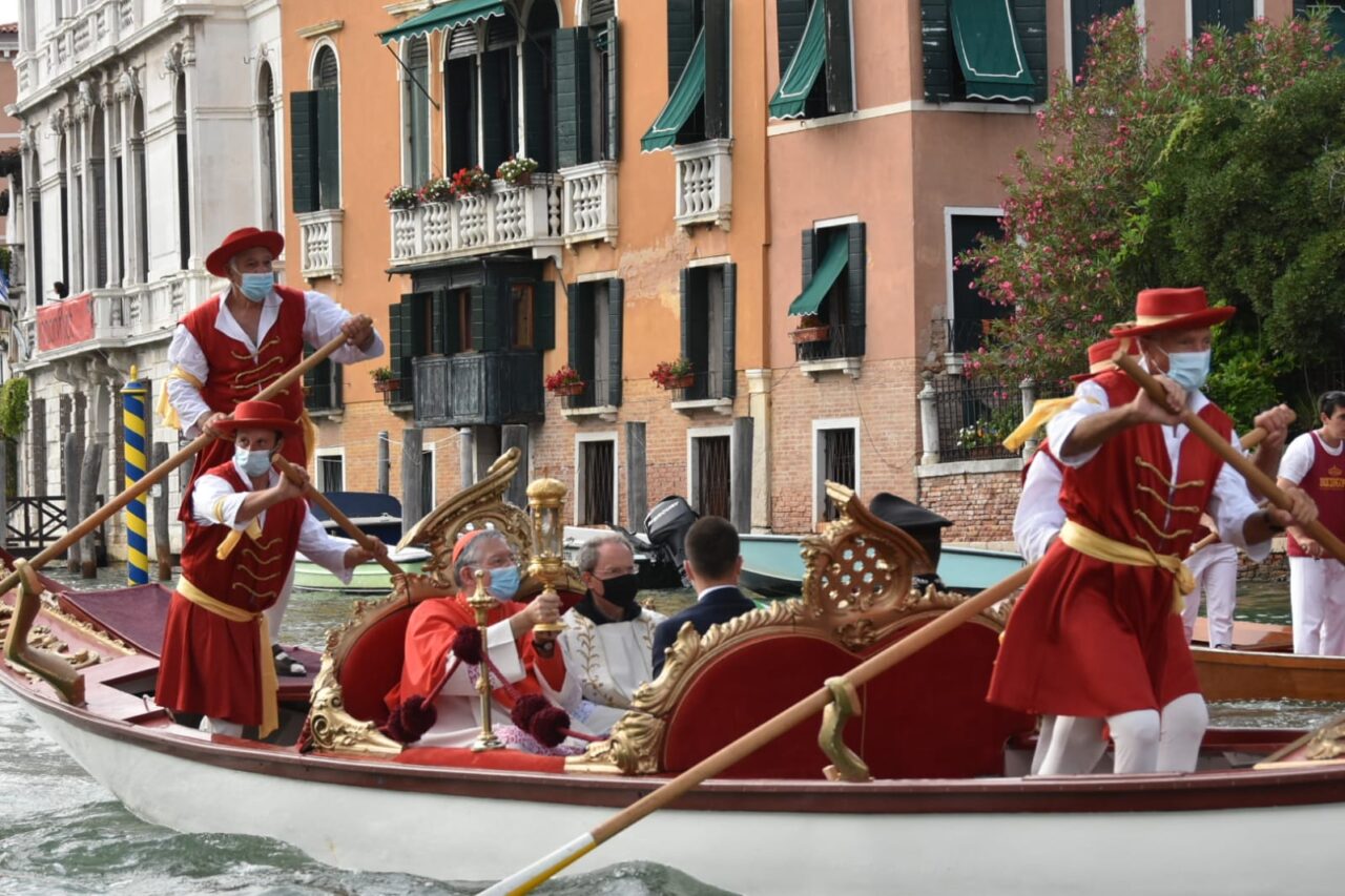 Sant’Antonio, tutte le foto del corteo acqueo che ha riportato la reliquia a Venezia