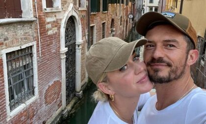 Spritz, baci e selfie tra i canali: le foto della vacanza d'amore a Venezia di Katy Perry e Orlando Bloom