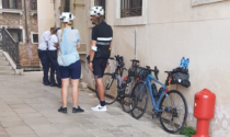 Sanzionate due persone che guidavano le loro bici in centro storico a Venezia