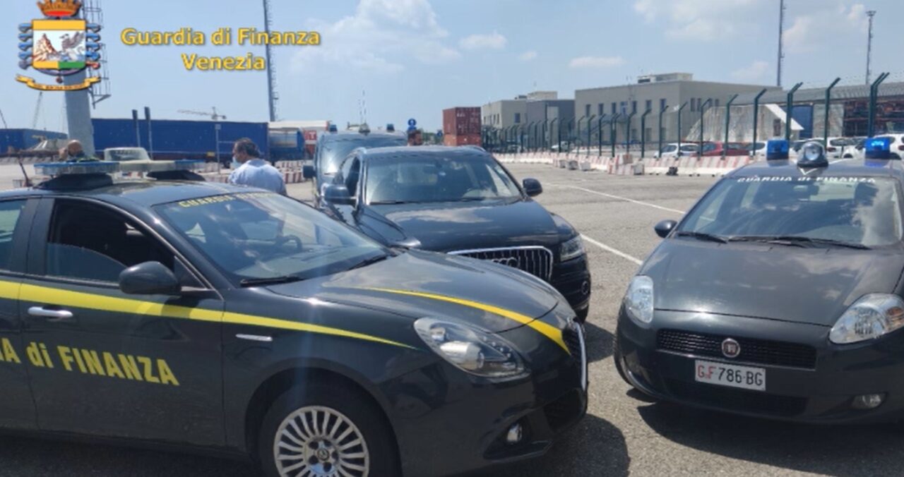 Fermato al volante del suv con 20 chili di coca: nei guai magrebino vicino all’estremismo islamico