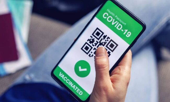 Green Pass obbligatorio per accedere a ristoranti e bar, la protesta: “Non siamo controllori!”