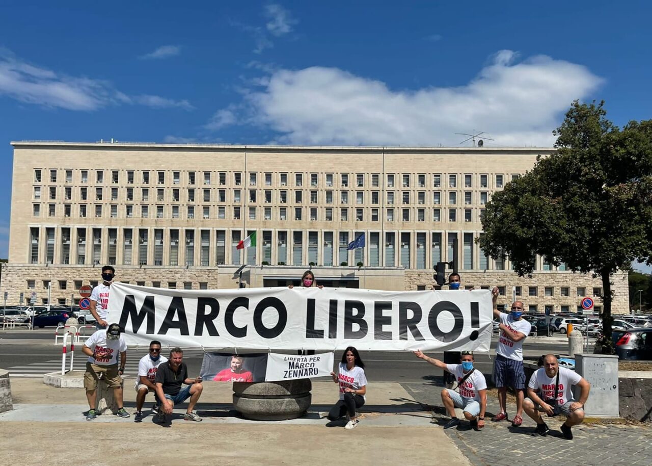 Marco Zennaro, i dipendenti della sua ditta protestano davanti alla Farnesina: temono di perdere il lavoro