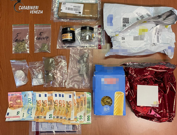 Pacco con “sorpresa” a Cavallino, ma alla consegna si presentano i Carabinieri: arrestato cameriere stagionale