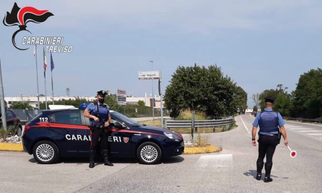 Veneziano tenta di investire un Carabiniere: caccia all’uomo nella notte con tanto di inseguimento da film