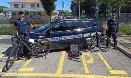 Ladri colti in flagrante mentre rubavano biciclette