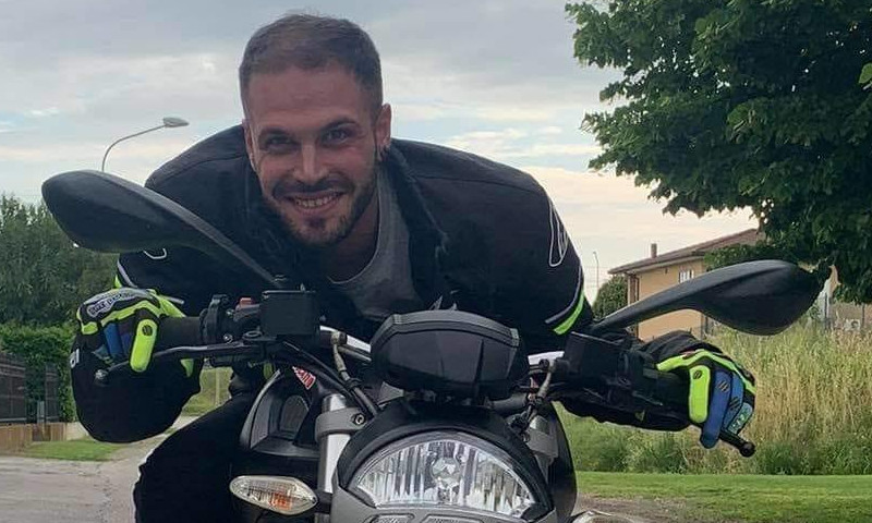 Tragedia in moto davanti all’ospedale di Chioggia, morto il 26enne Davide Cecchinato