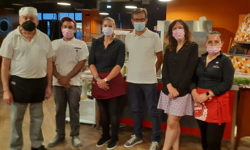 Pizzeria chiede (giustamente) il Green pass e viene attaccata dai no vax