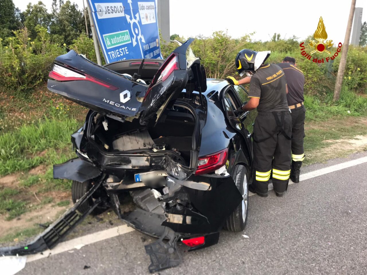 Le foto dell’incidente tra due auto a Jesolo: sei feriti tra cui un pedone
