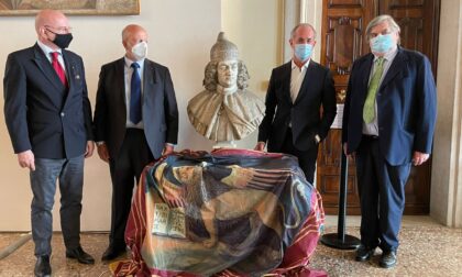 Il busto del doge Giovanni II Corner torna a Venezia, le foto della donazione alla Regione