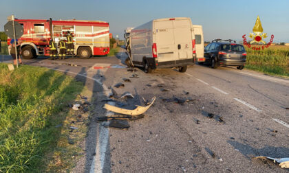Eraclea, tremendo schianto tra auto e furgone: un ferito grave