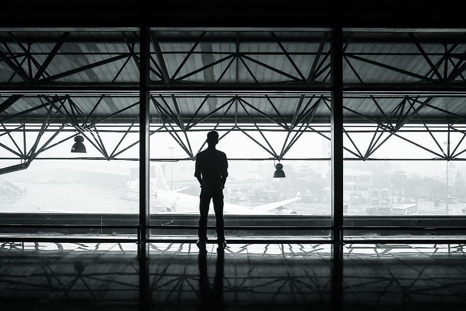 Immigrati clandestini in aereo: erano bengalesi ma si fingevano greci