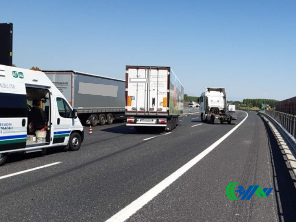 Tir perde il rimorchio sul Passante di Mestre, 3 km di coda in direzione Trieste