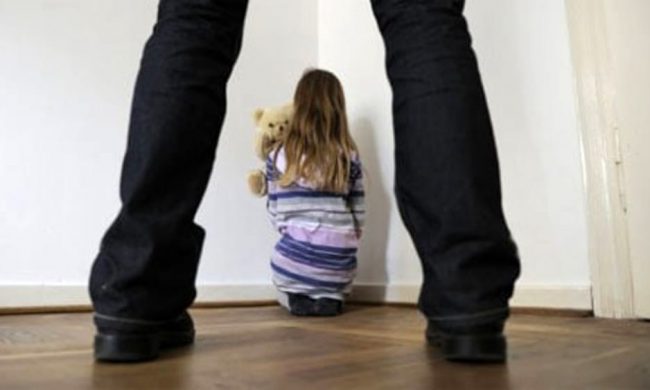 Venezia, patrigno violenta bimba di sei anni