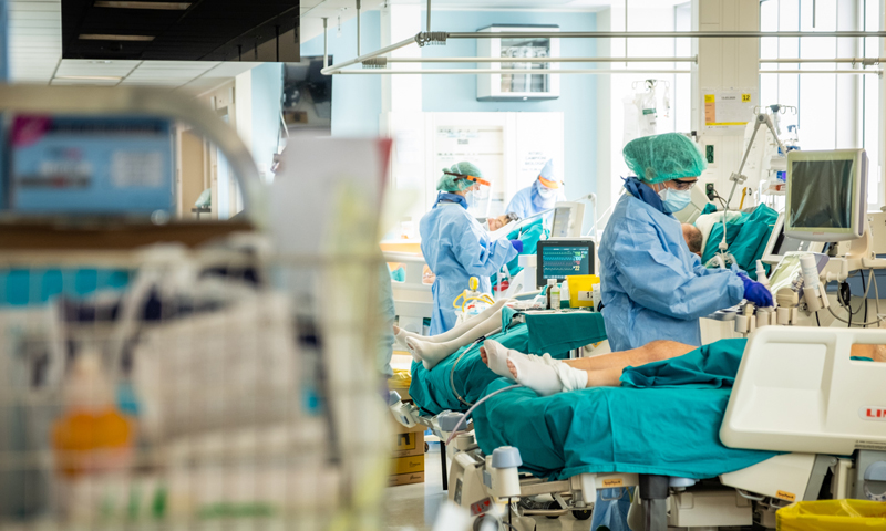 Muore a 16 anni in ospedale dopo il vaccino, il padre: “Vogliamo la verità”