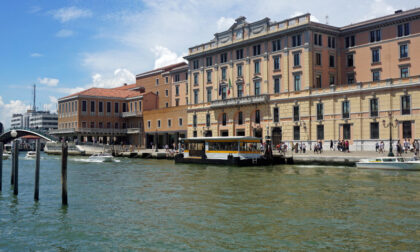 Allarme bomba a Venezia a due passi dalla stazione: ma si tratta di fialetta della caccia al tesoro