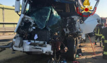 Terribile incidente tra mezzi pesanti in A4, camionista gravissimo: oltre 11 chilometri di coda